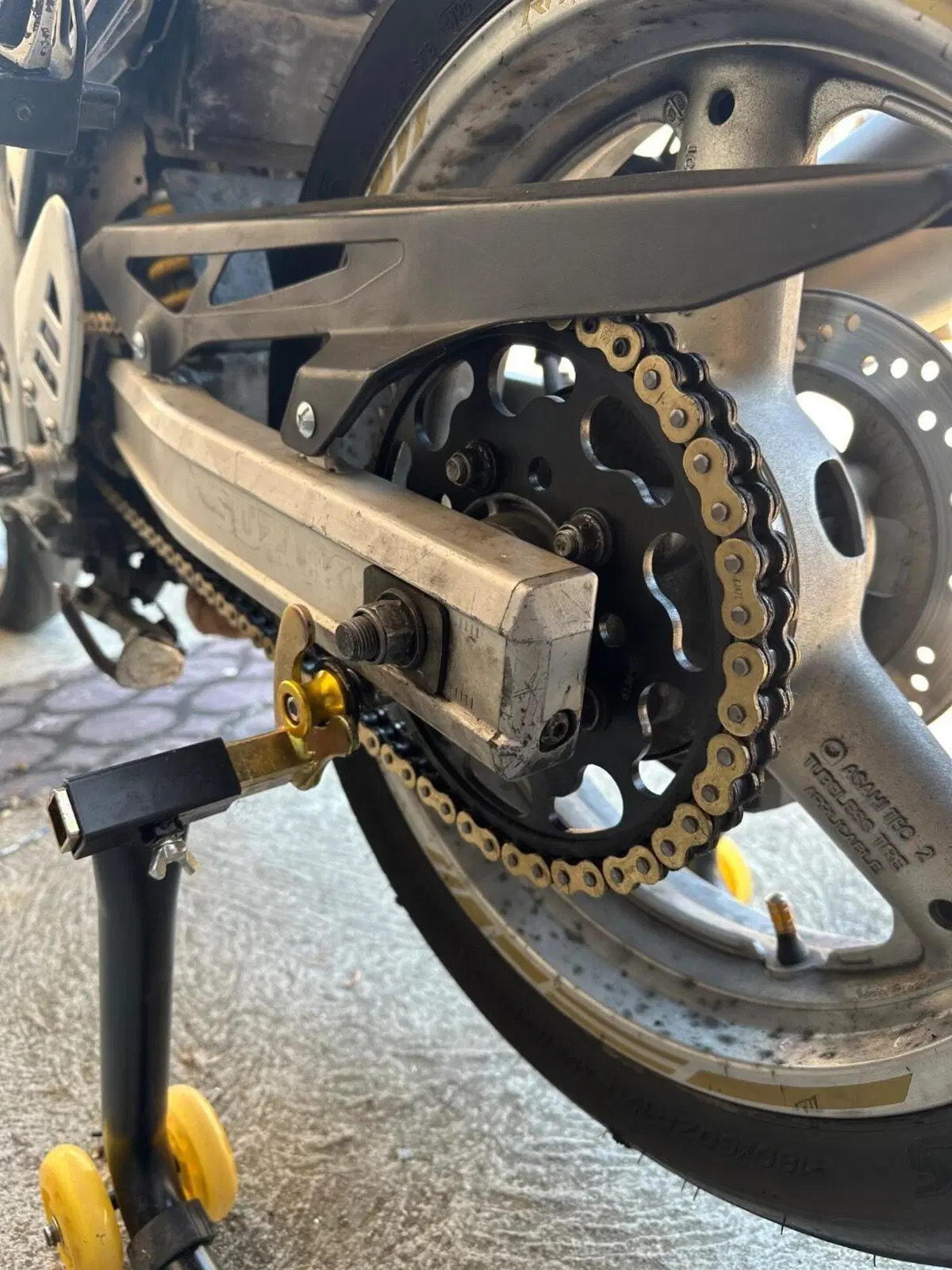 Suzuki SV 650 (1999 - 02) (5)