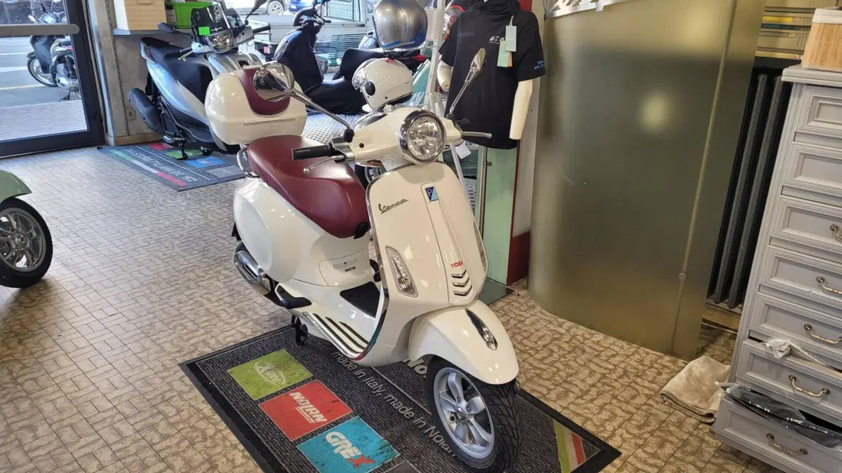Vespa Primavera 150 3V ie (2014 - 16) (2)