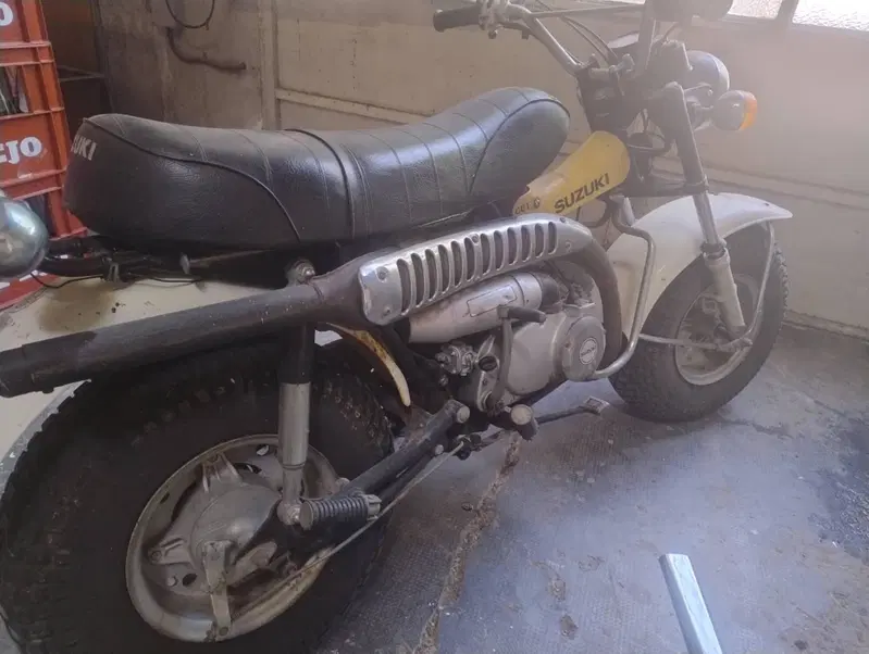 Suzuki RV 90 (2)
