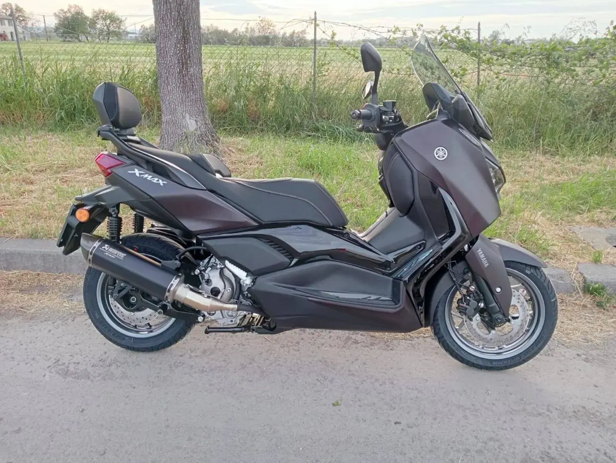 Yamaha X-Max 300 Tech Max (2021 - 24) (2)