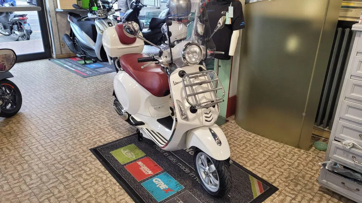 Vespa Primavera 150 3V ie ABS (2014 - 16) (2)