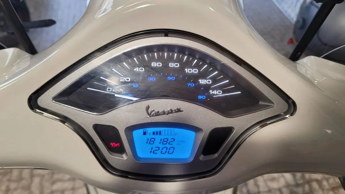 Vespa Primavera 150 3V ie ABS (2014 - 16) (4)