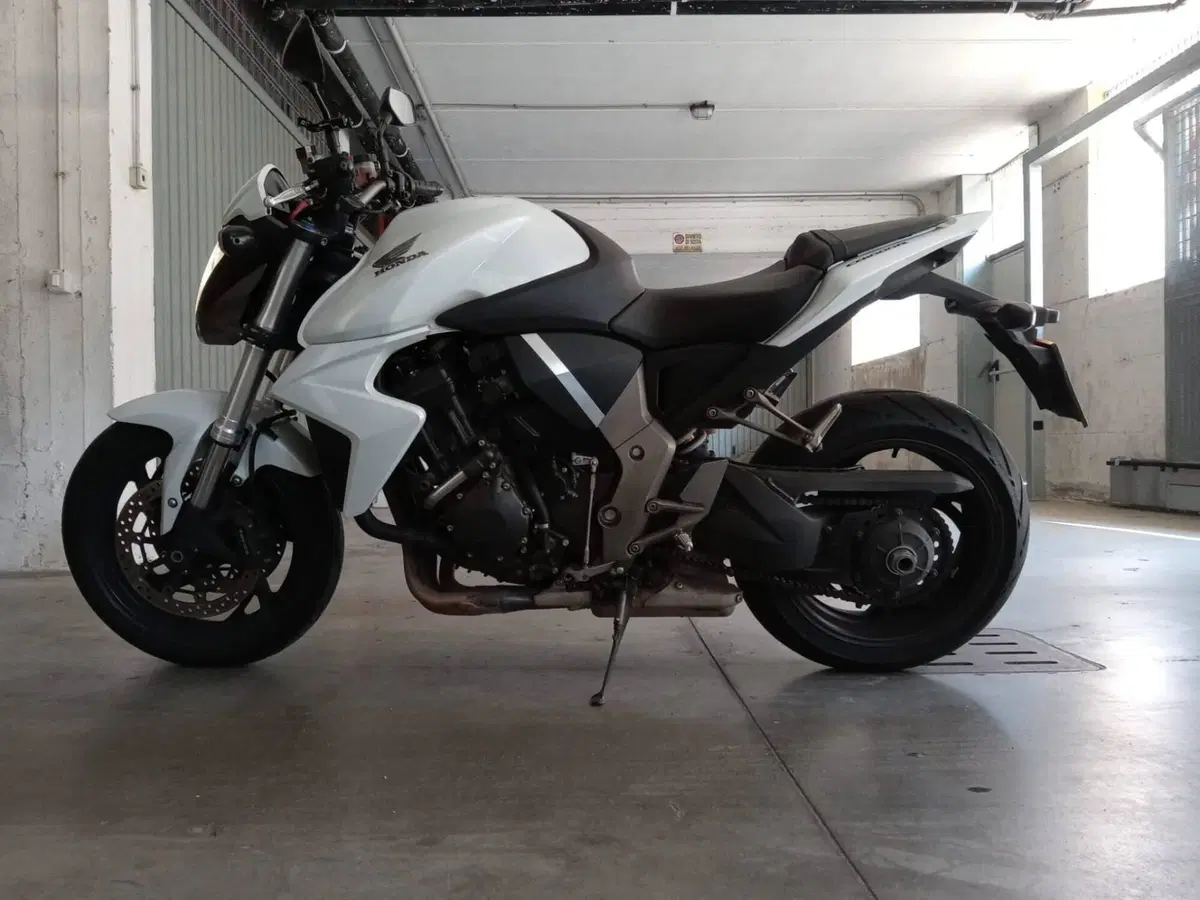 Honda CB 1000 R (2008 - 10) (2)