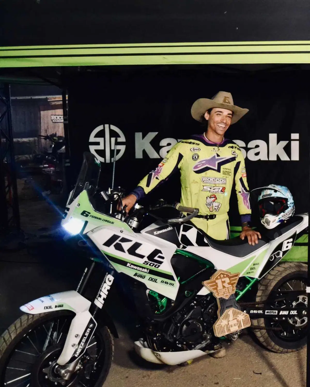 Maxienduro nella pista di flat track. Vincono la Kawasaki di Cardus e l'Honda di Mirabet (8)