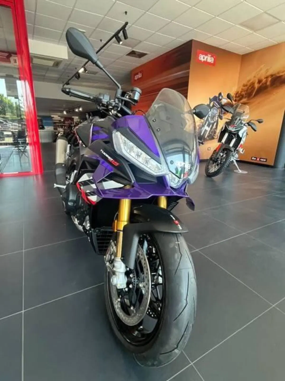 Aprilia Tuono V4 Factory (2025 - 26) (2)
