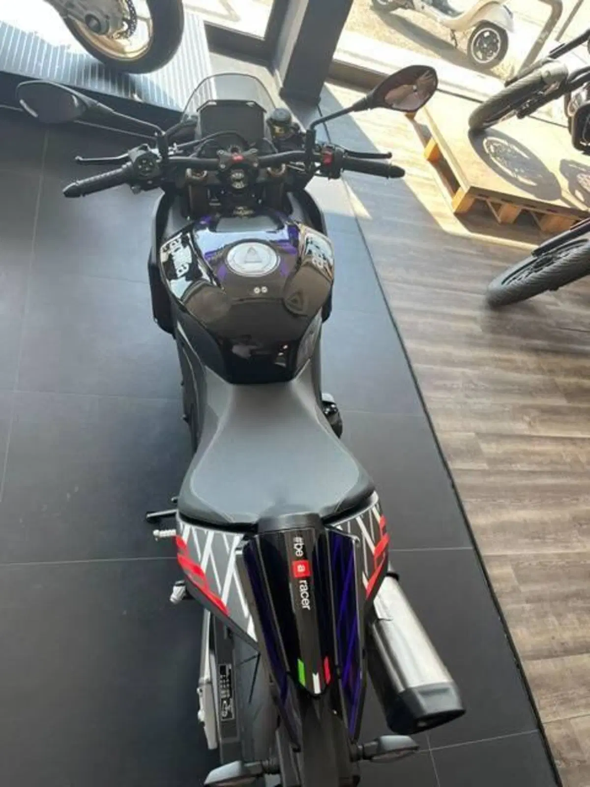 Aprilia Tuono V4 Factory (2025 - 26) (5)