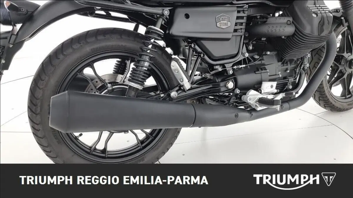Moto Guzzi V7 III Stone Night Pack (2019 - 20) (19)