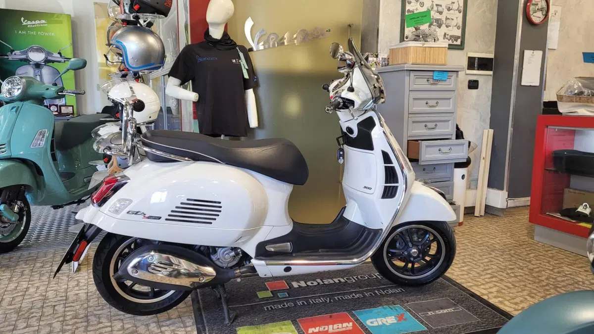 Vespa GTS 300 Super (2023 - 24)