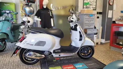 Vespa GTS 300 Super (2023 - 24) usata