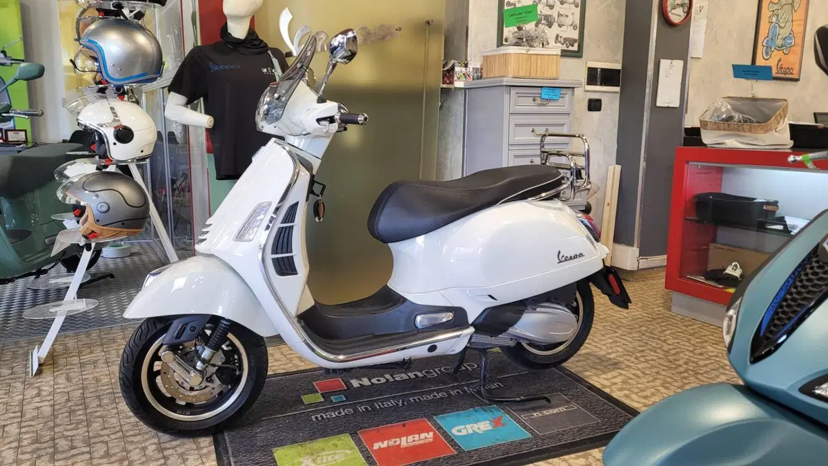 Vespa GTS 300 Super (2023 - 24) (3)