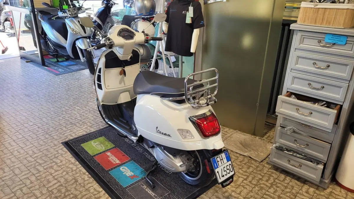 Vespa GTS 300 Super (2023 - 24) (4)