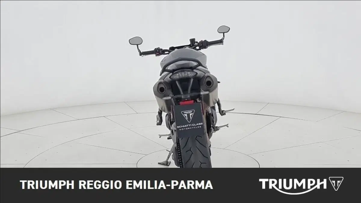 Triumph Speed Triple 1050 R ABS (2016 - 17) (2)