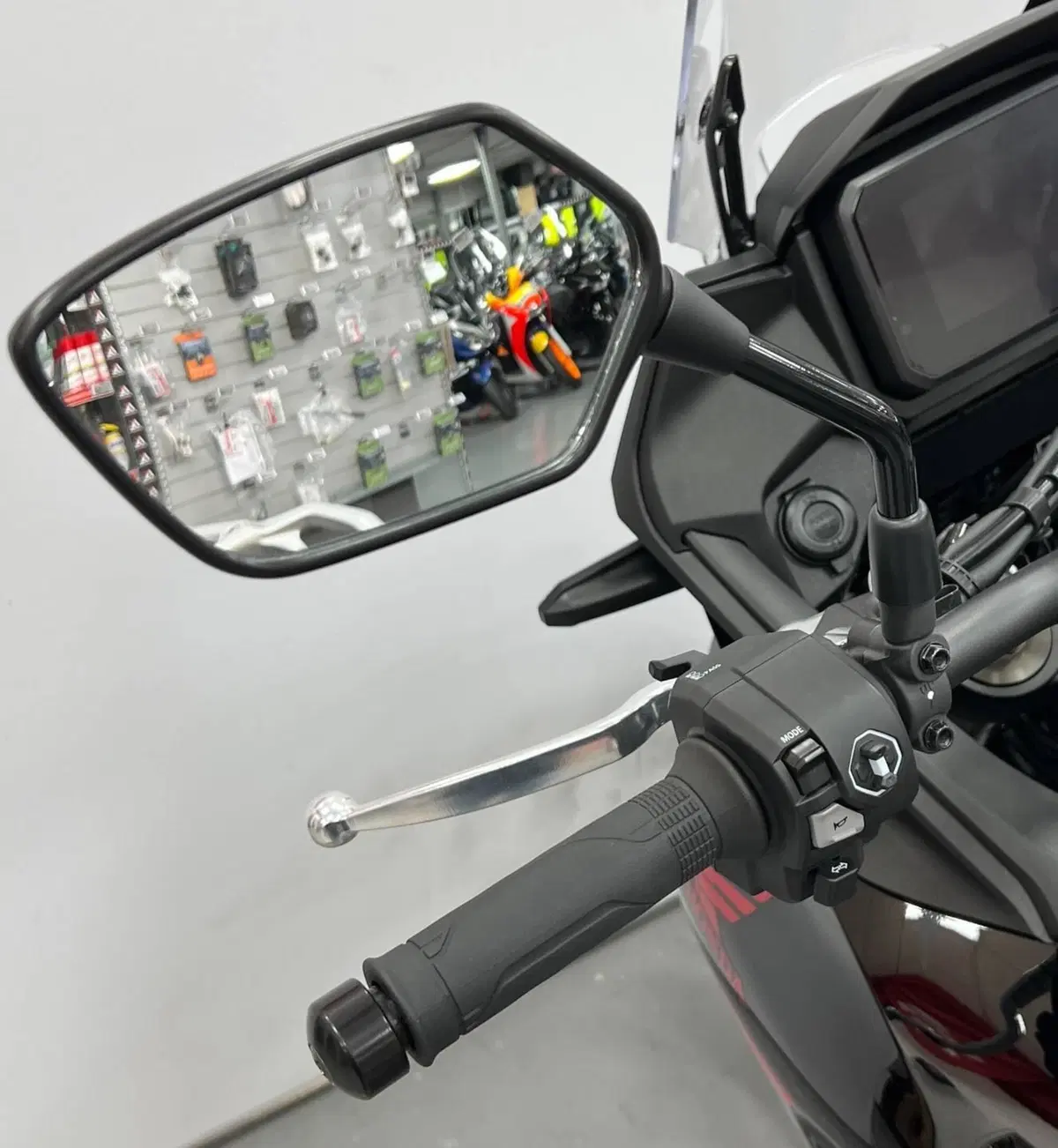 Honda Transalp XL750 (2025) (5)