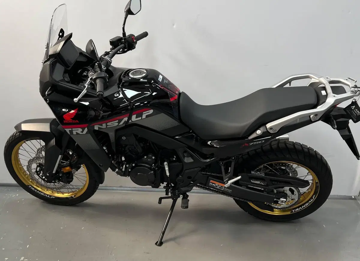 Honda Transalp XL750 (2025) (3)