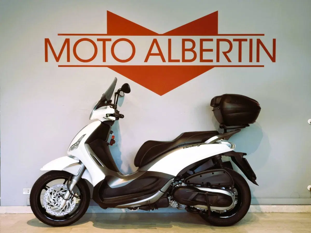Piaggio Beverly 350 SportTouring ie ABS (2011 - 17) (2)