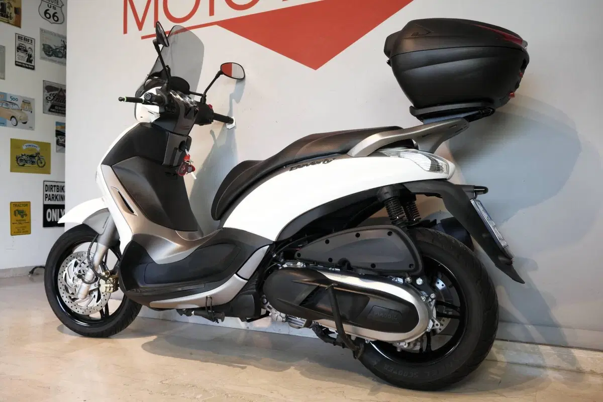 Piaggio Beverly 350 SportTouring ie ABS (2011 - 17) (3)