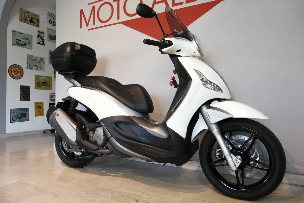 Piaggio Beverly 350 SportTouring ie ABS (2011 - 17) (5)