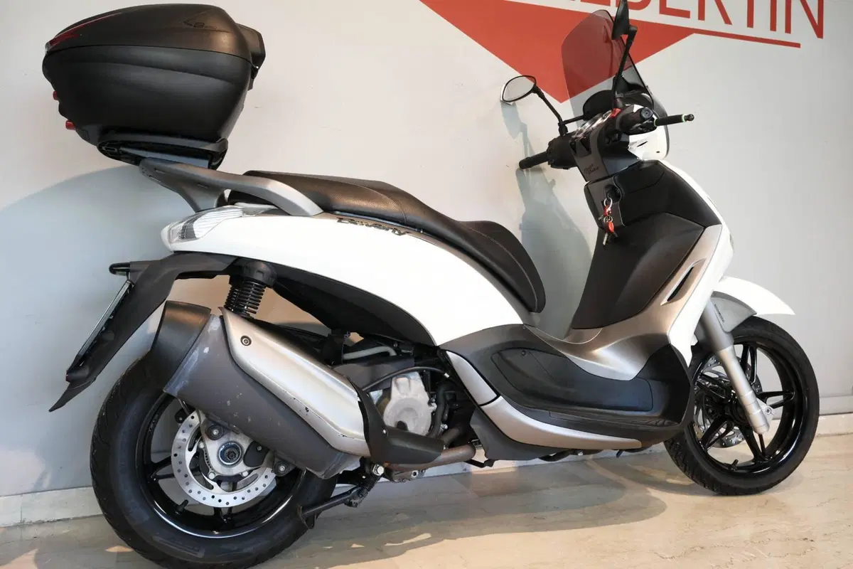 Piaggio Beverly 350 SportTouring ie ABS (2011 - 17) (6)