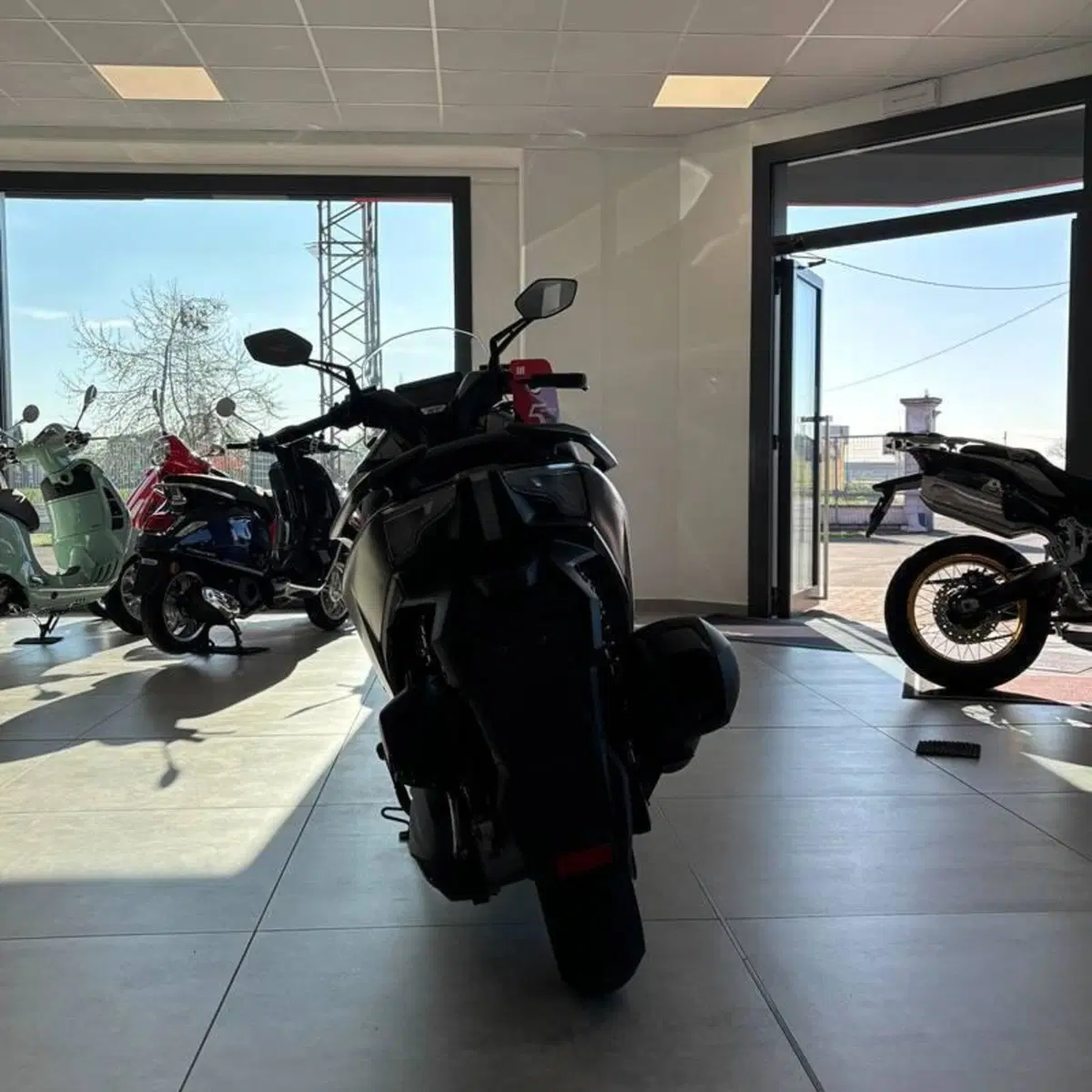 Kymco Downtown 350i GT (2024 - 26) (2)