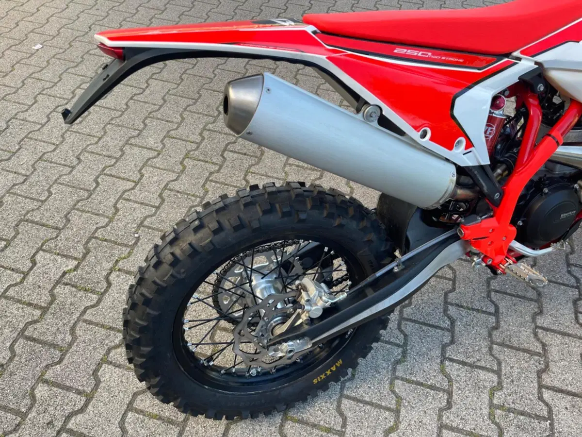 Betamotor RR X-PRO 250 2T Enduro (2025) (9)