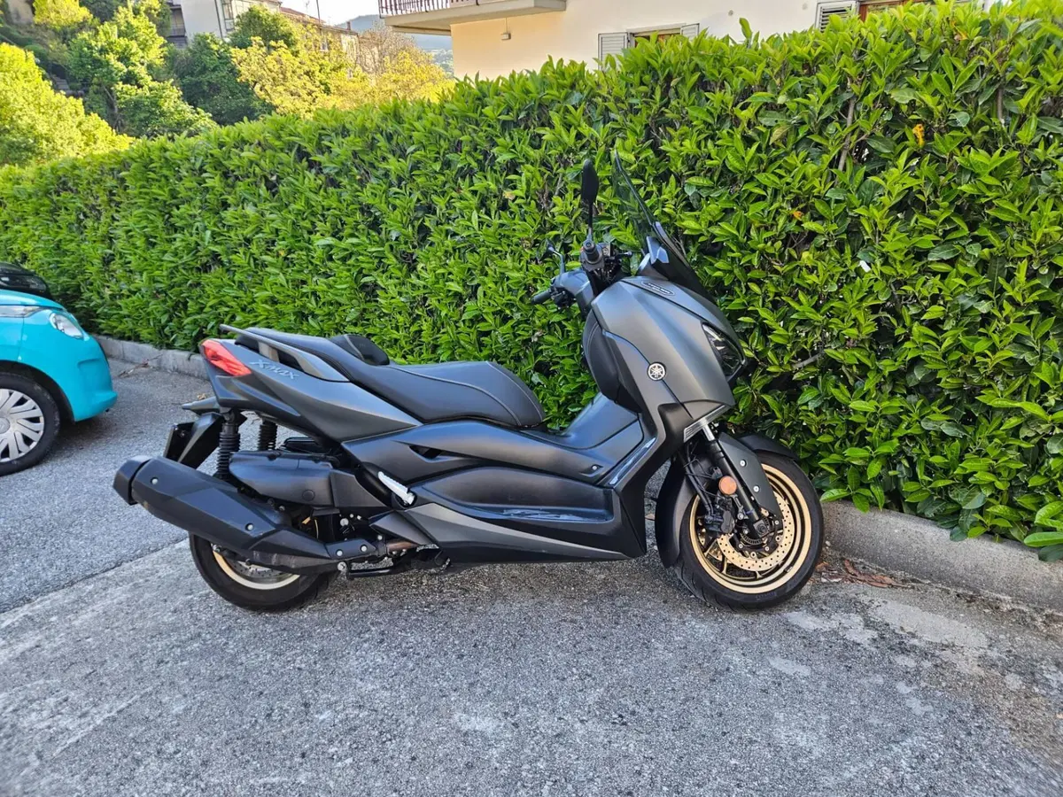 Yamaha X-Max 400 Tech Max (2020) (2)