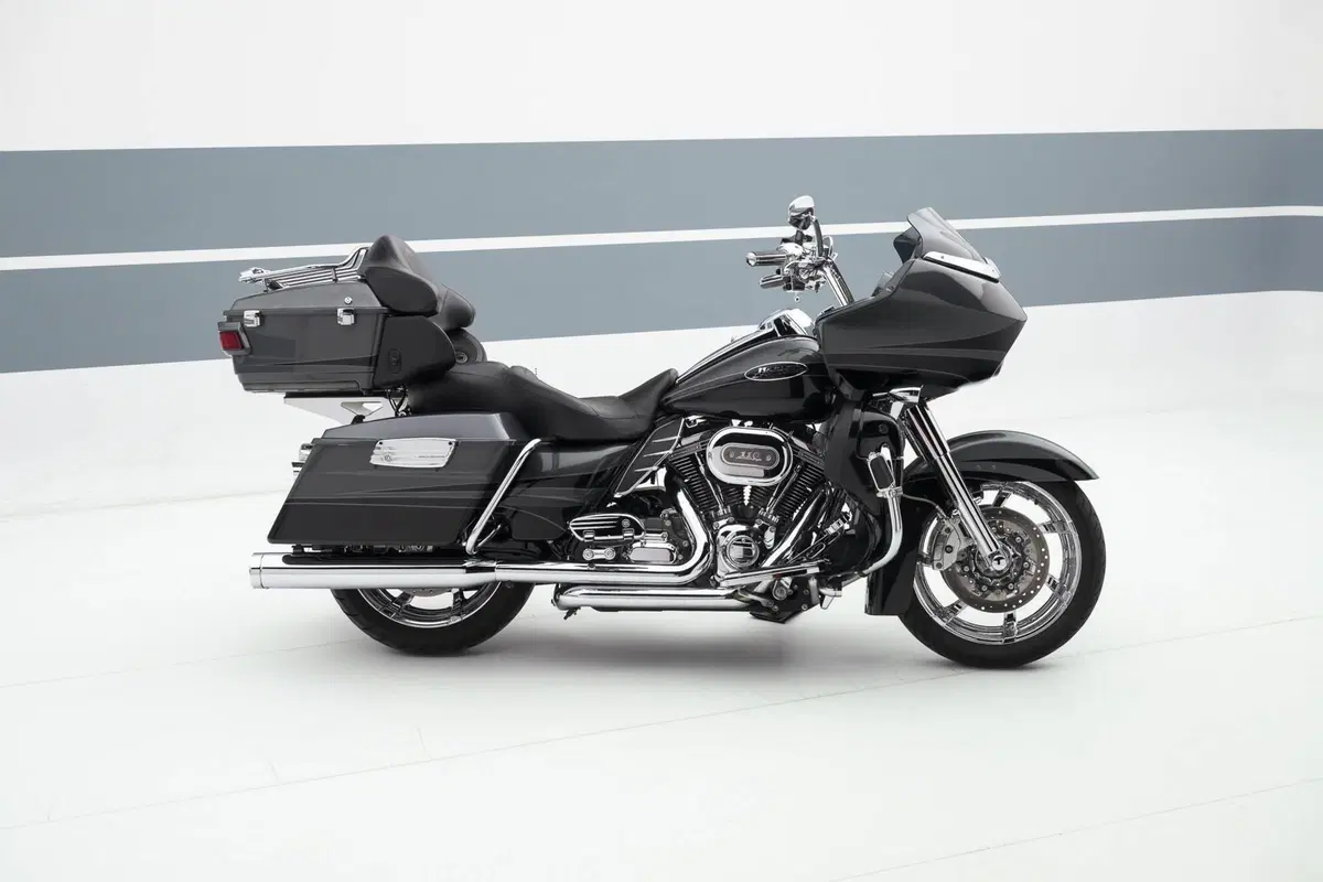Harley-Davidson 1690 Road Glide (2007 - 12) (2)