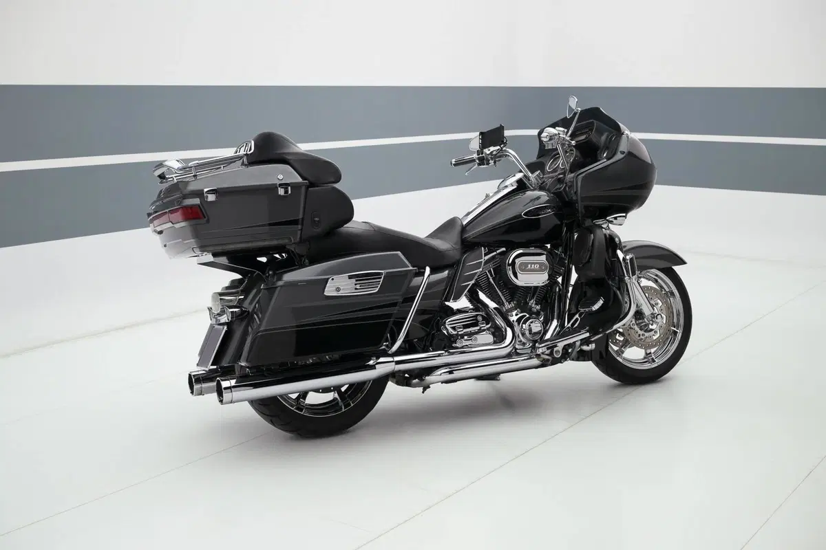 Harley-Davidson 1690 Road Glide (2007 - 12) (3)