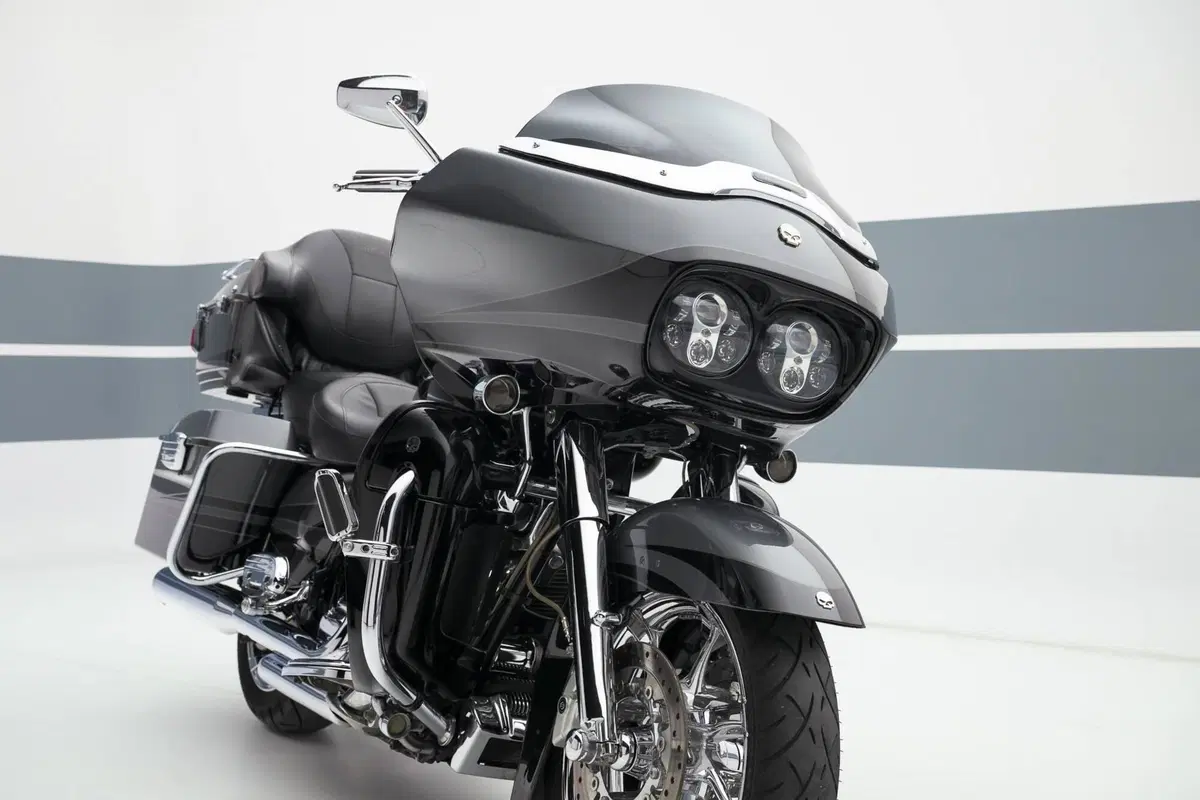 Harley-Davidson 1690 Road Glide (2007 - 12) (4)