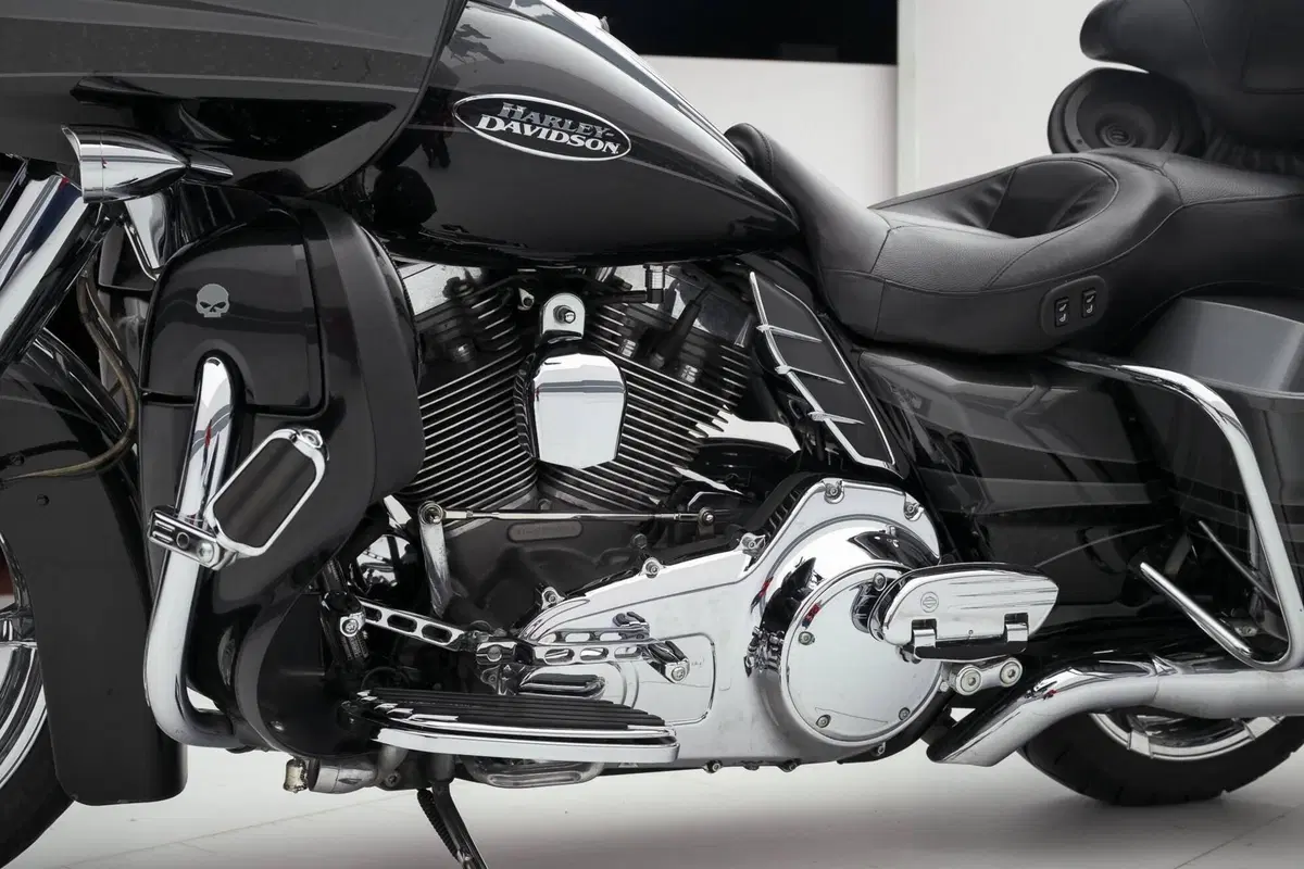 Harley-Davidson 1690 Road Glide (2007 - 12) (10)