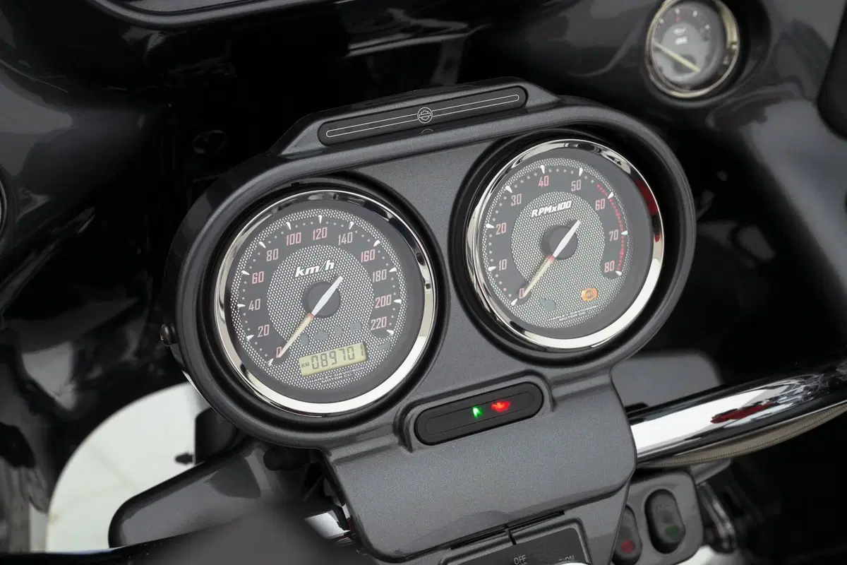 Harley-Davidson 1690 Road Glide (2007 - 12) (13)