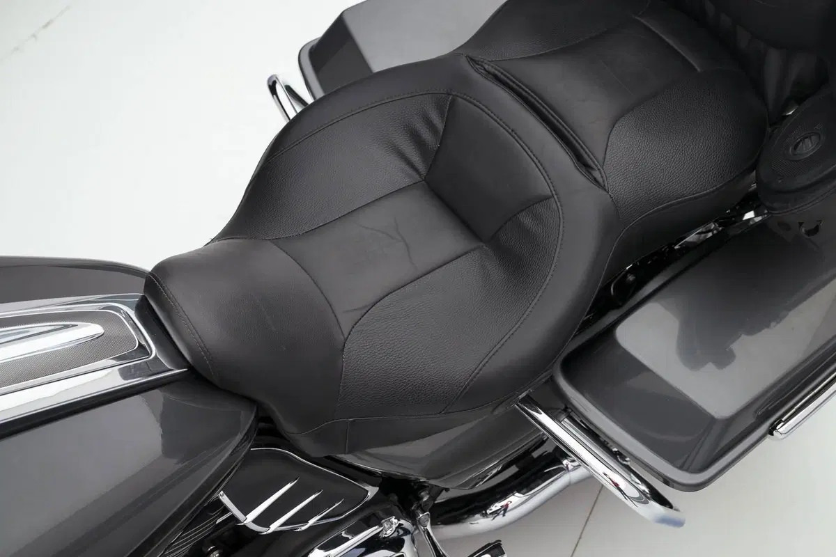 Harley-Davidson 1690 Road Glide (2007 - 12) (16)