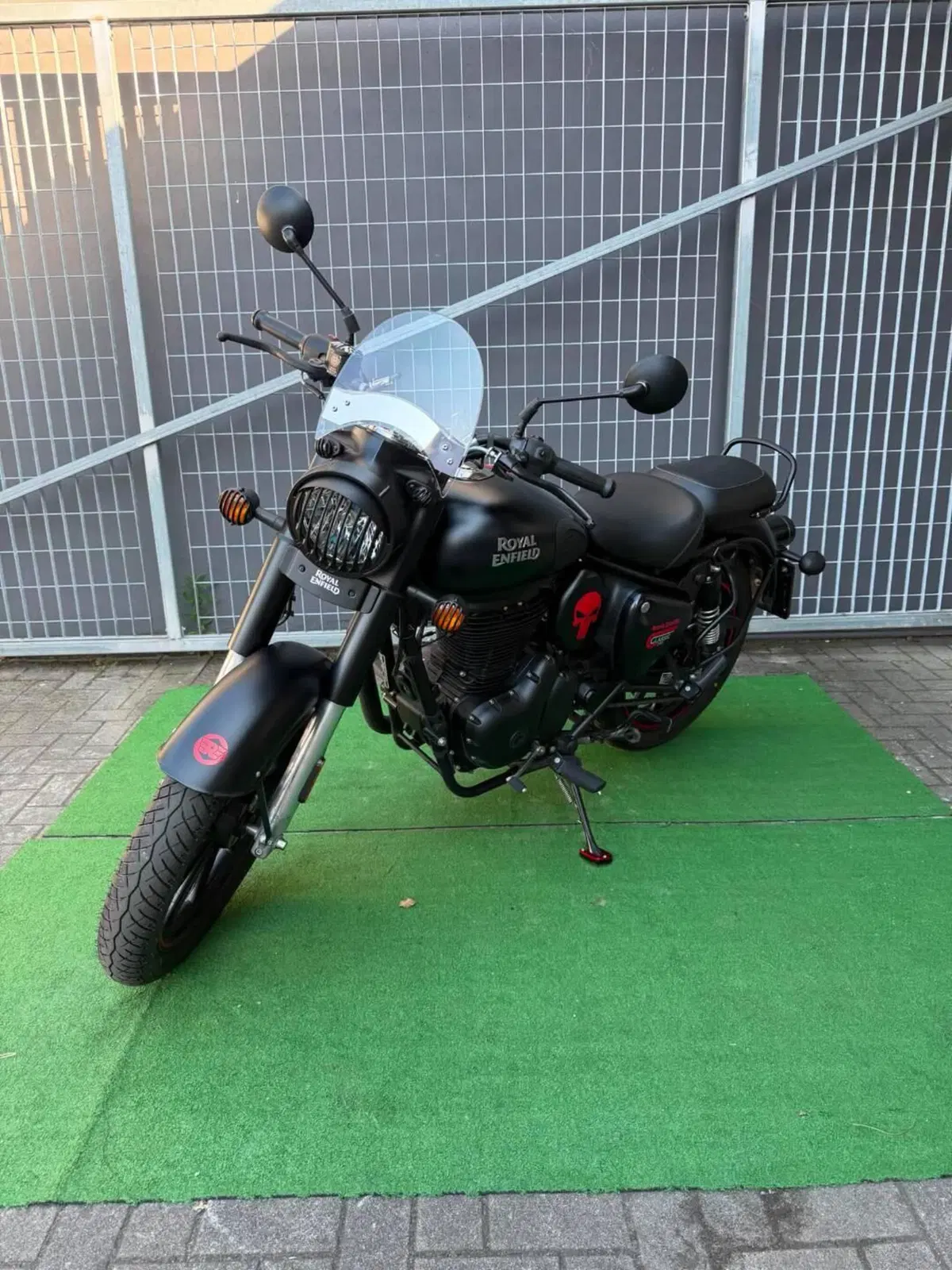 Royal Enfield Classic 350 (2021 - 26) (3)