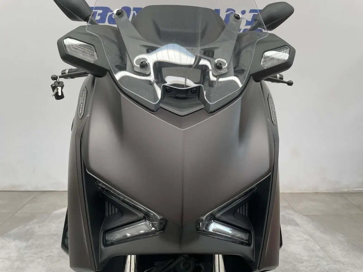 Yamaha X-Max 300 Tech Max (2025 - 26) (3)