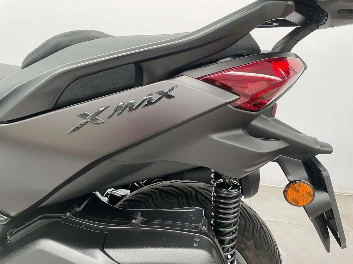 Yamaha X-Max 300 Tech Max (2025 - 26) (6)