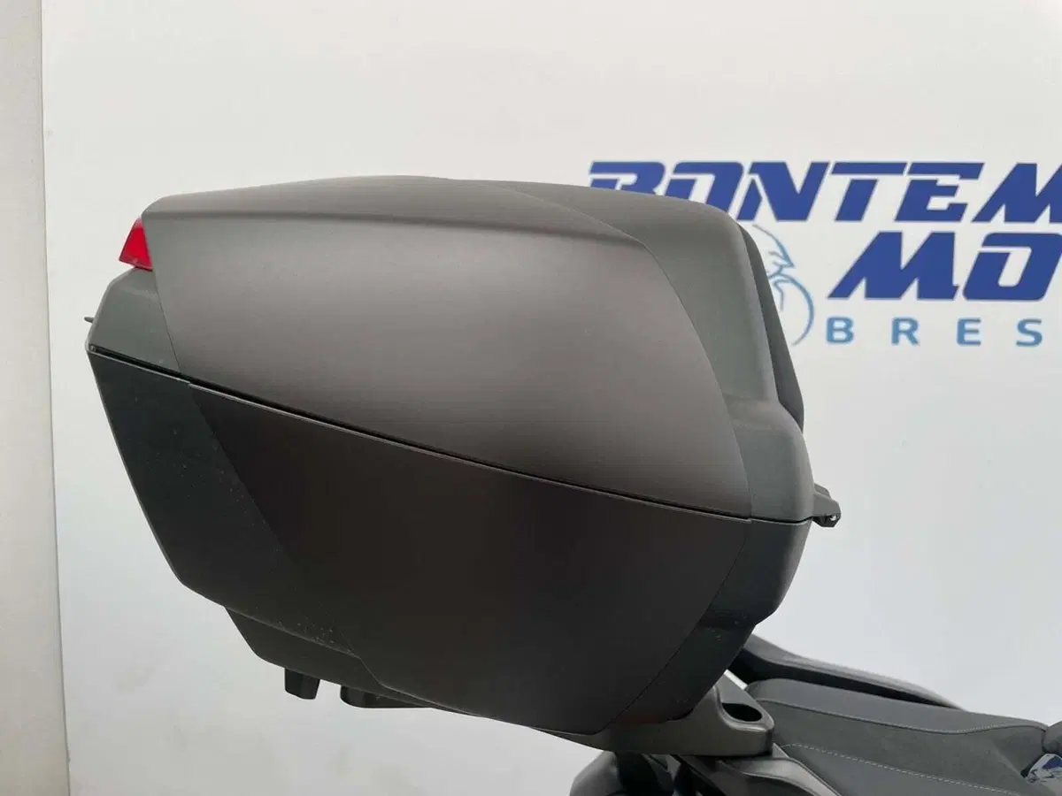 Yamaha X-Max 300 Tech Max (2025 - 26) (9)