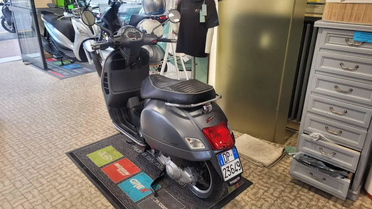 Vespa GTS 300 (2010 - 14) (4)
