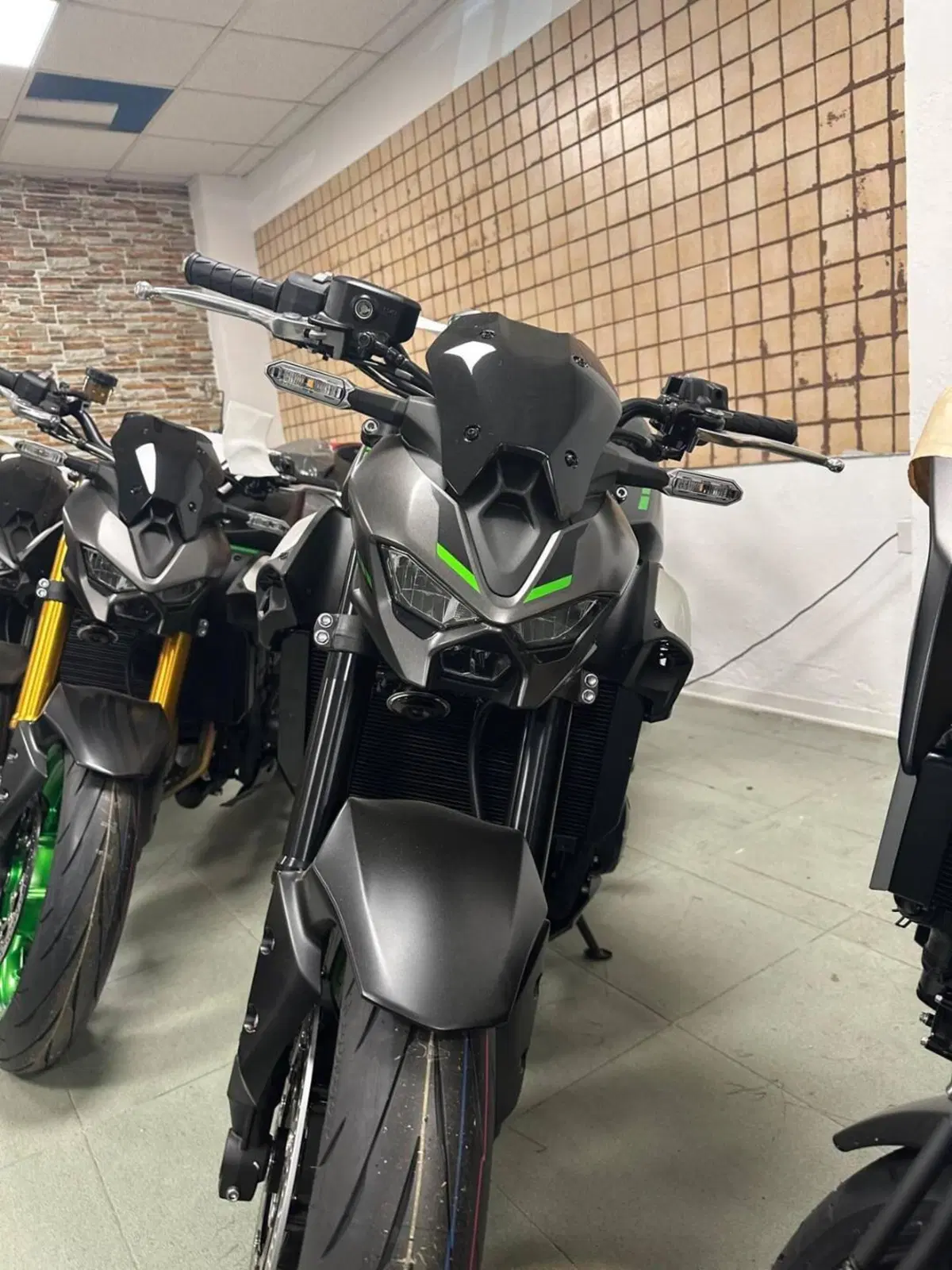 Kawasaki Z 900 (2025 - 26) (2)