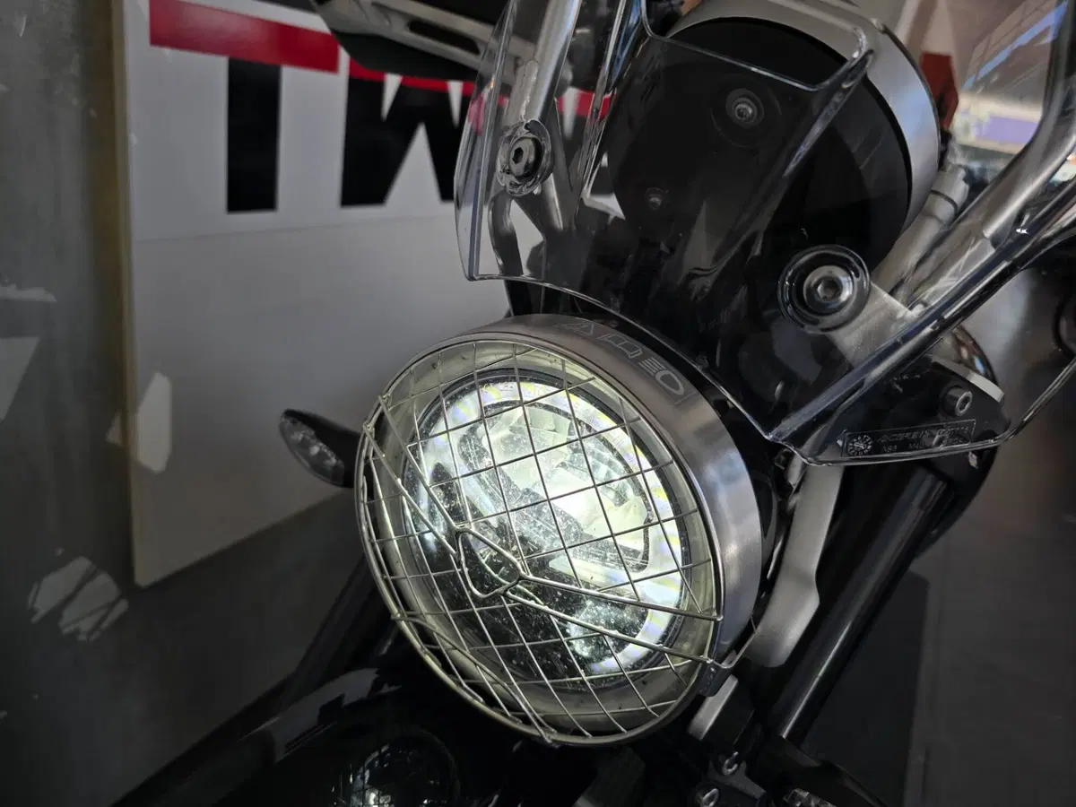Triumph Scrambler 1200 X Icon Edition (2025 - 26) (10)