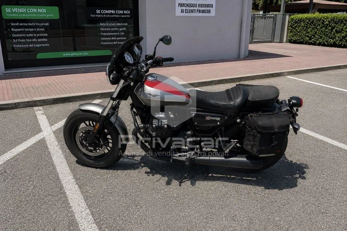 Moto Guzzi V9 Bobber (2016 - 18) (8)