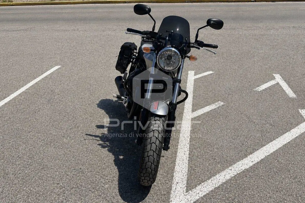 Moto Guzzi V9 Bobber (2016 - 18) (2)