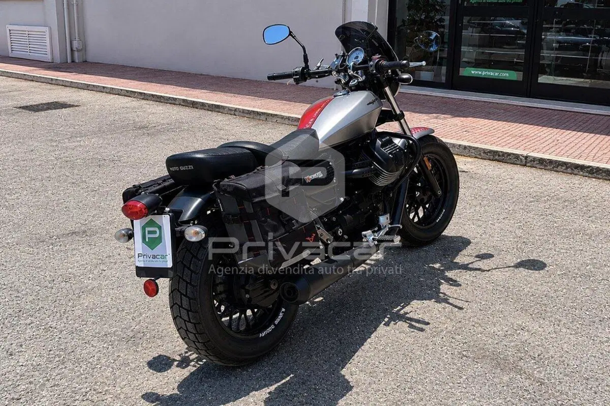 Moto Guzzi V9 Bobber (2016 - 18) (5)