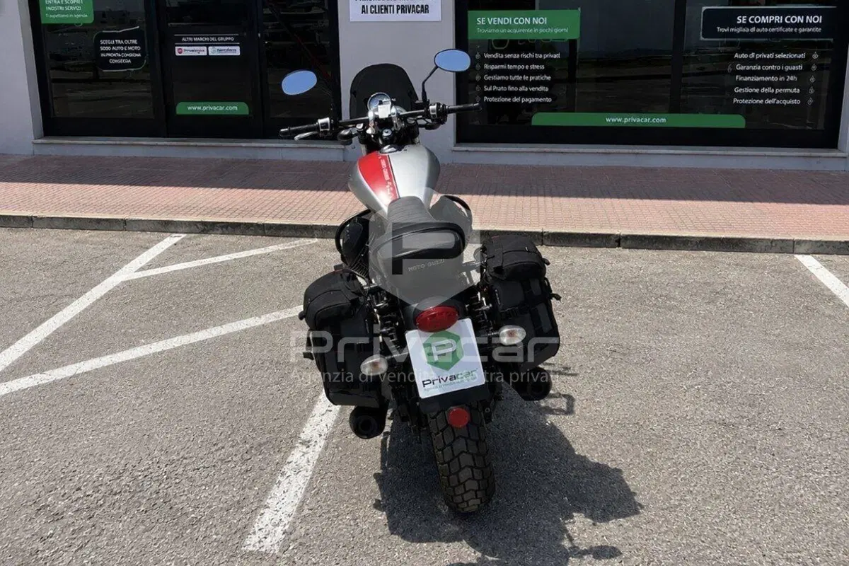 Moto Guzzi V9 Bobber (2016 - 18) (6)