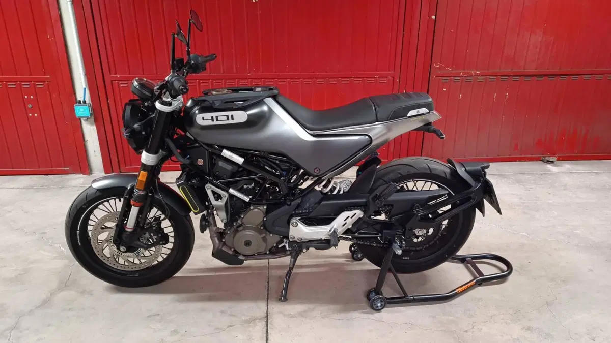 Husqvarna Svartpilen 401 (2021 - 23) (2)