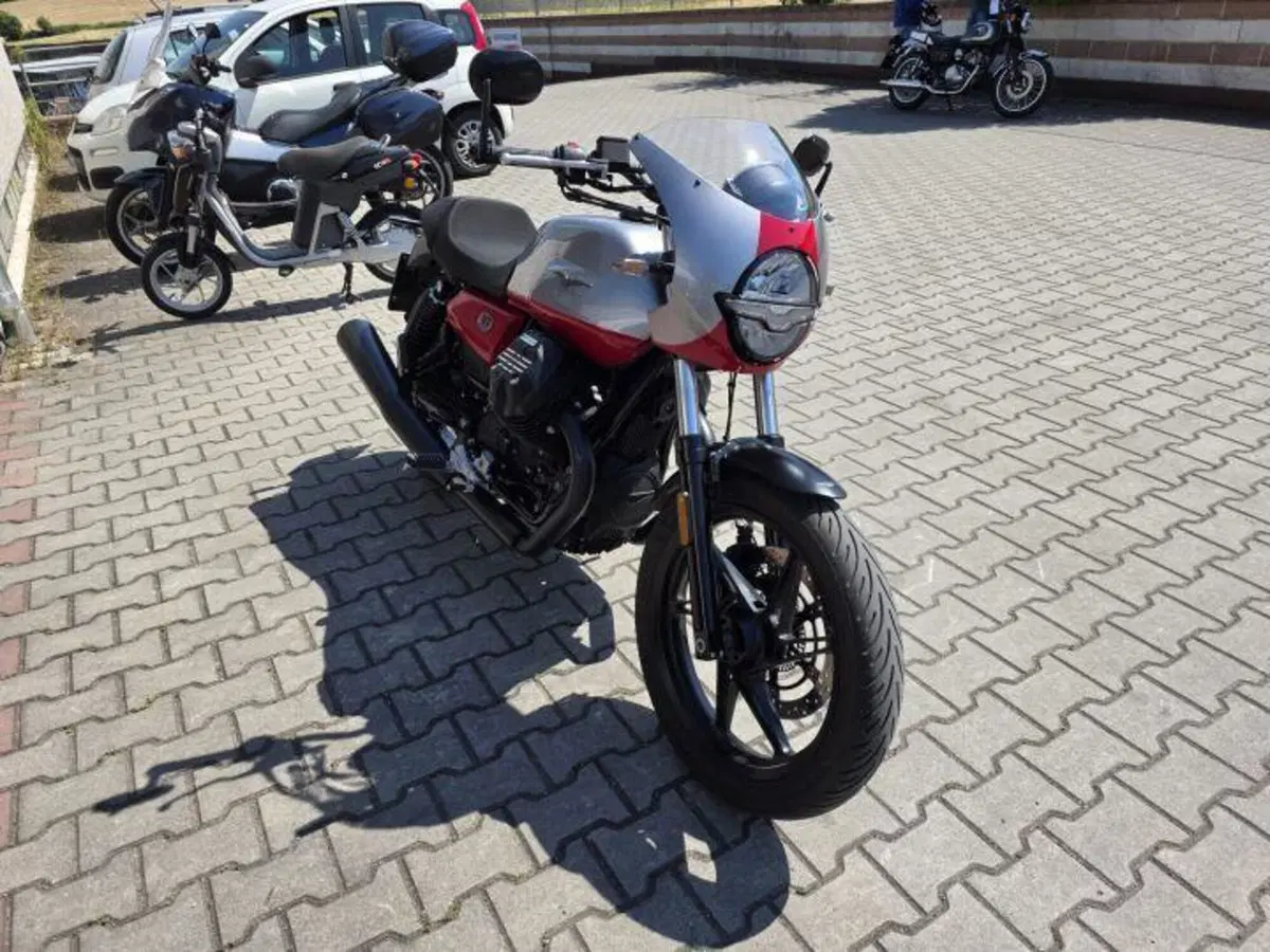 Moto Guzzi V7 Stone Corsa (2023 - 25) (2)