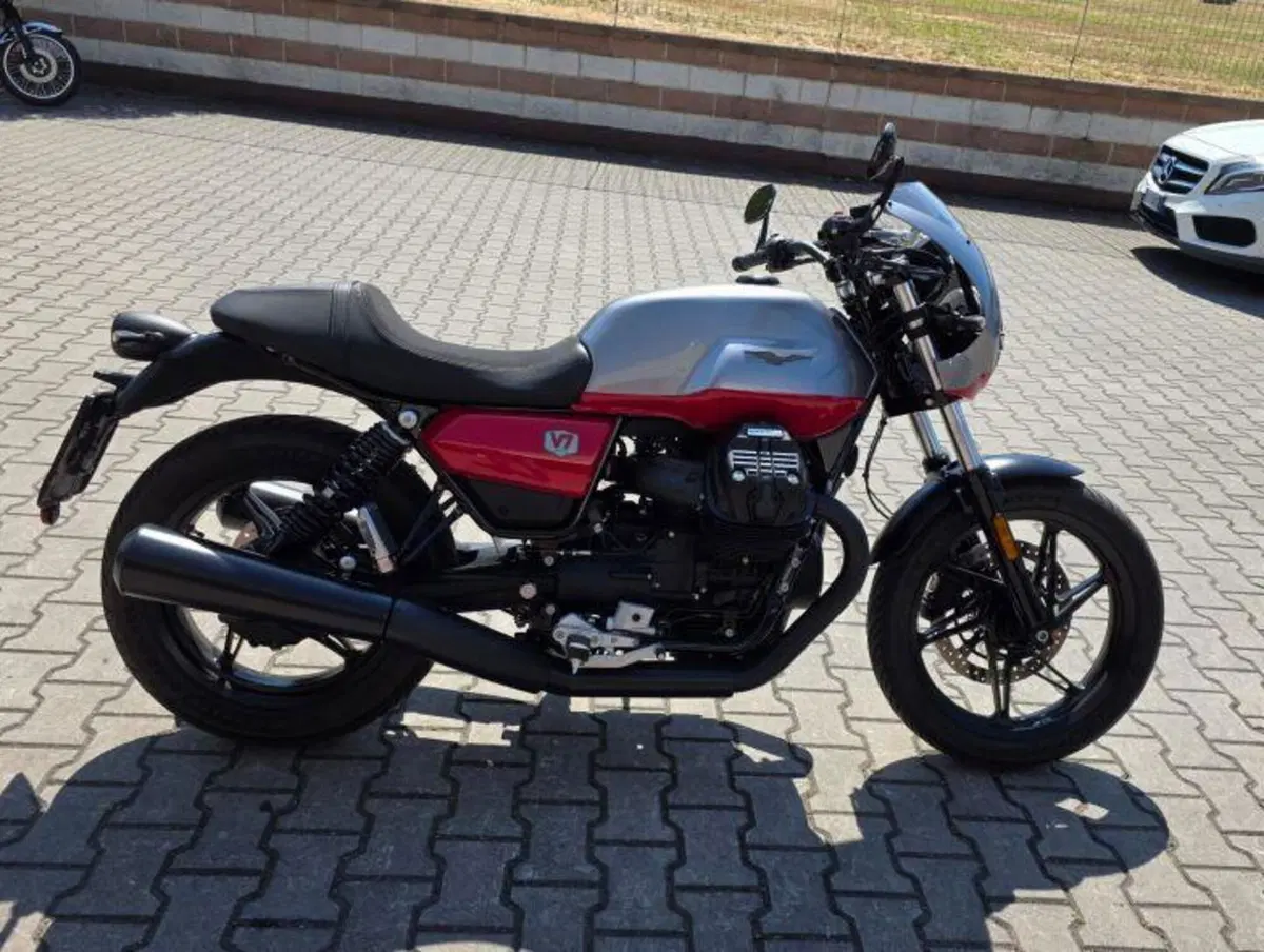 Moto Guzzi V7 Stone Corsa (2023 - 25) (4)