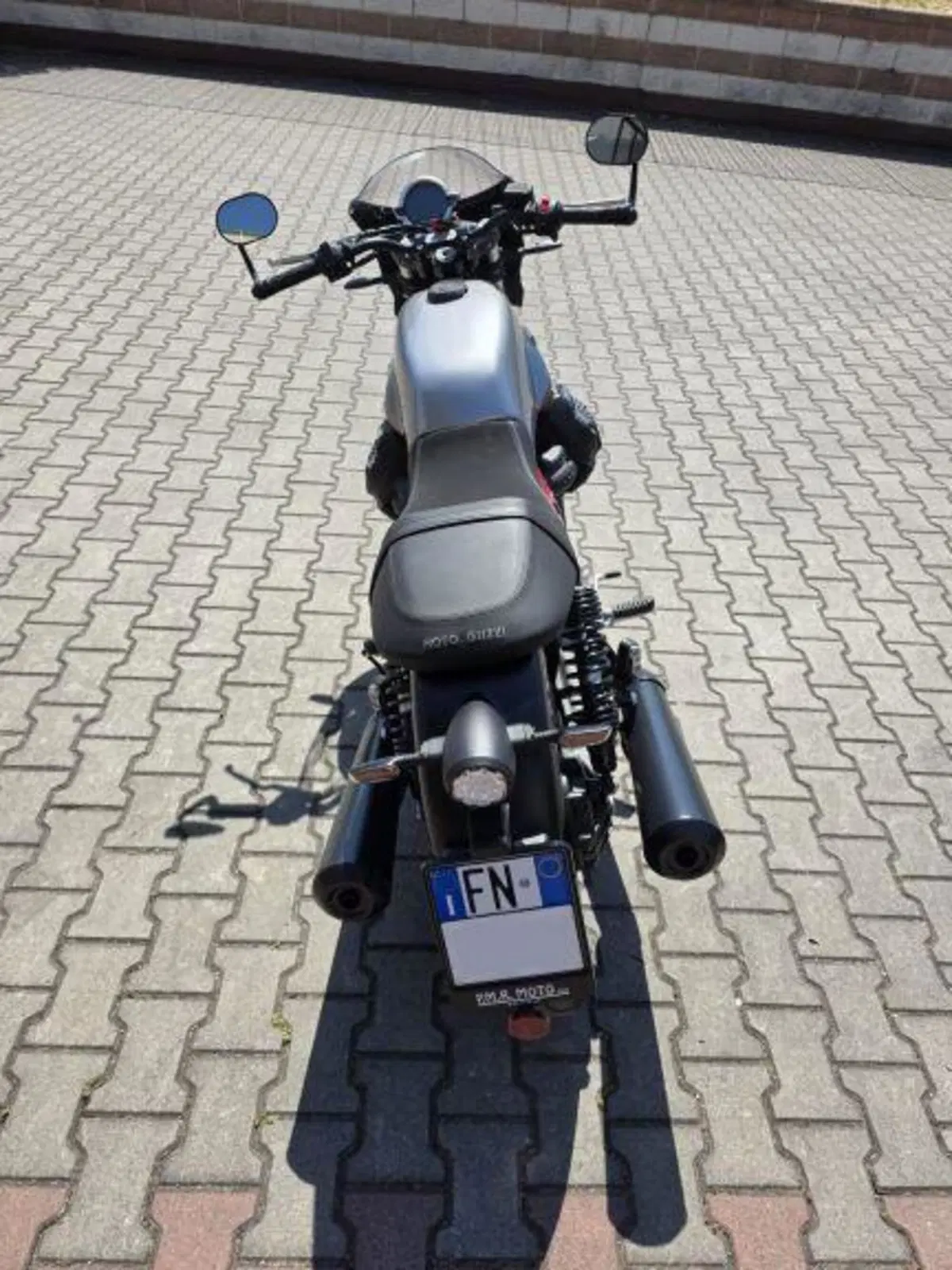 Moto Guzzi V7 Stone Corsa (2023 - 25) (6)