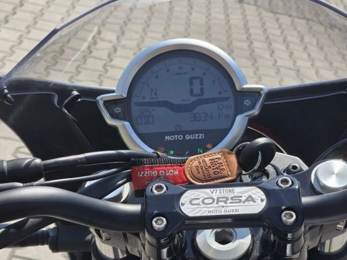 Moto Guzzi V7 Stone Corsa (2023 - 25) (7)