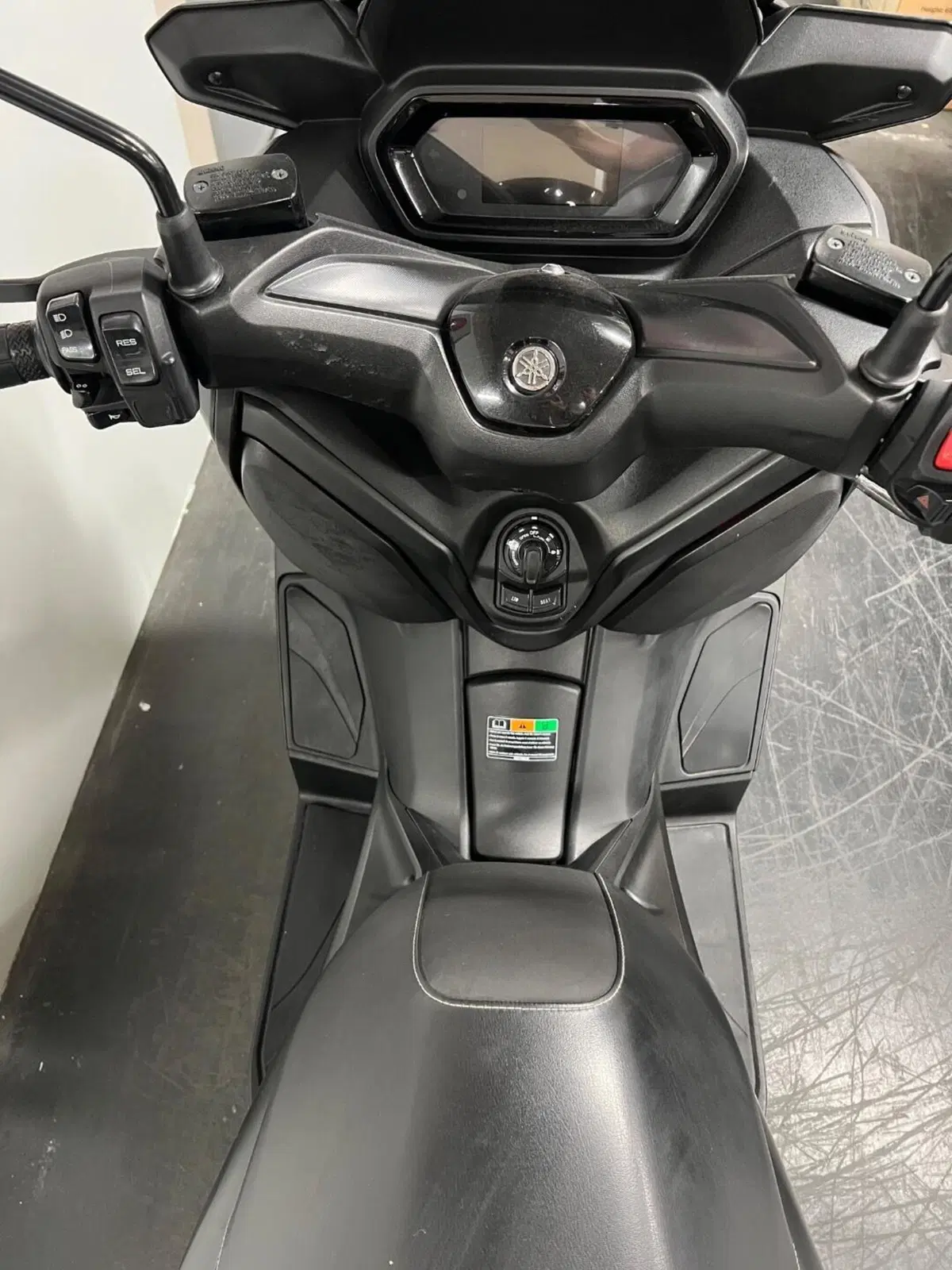 Yamaha X-Max 300 (2021 - 24) (8)