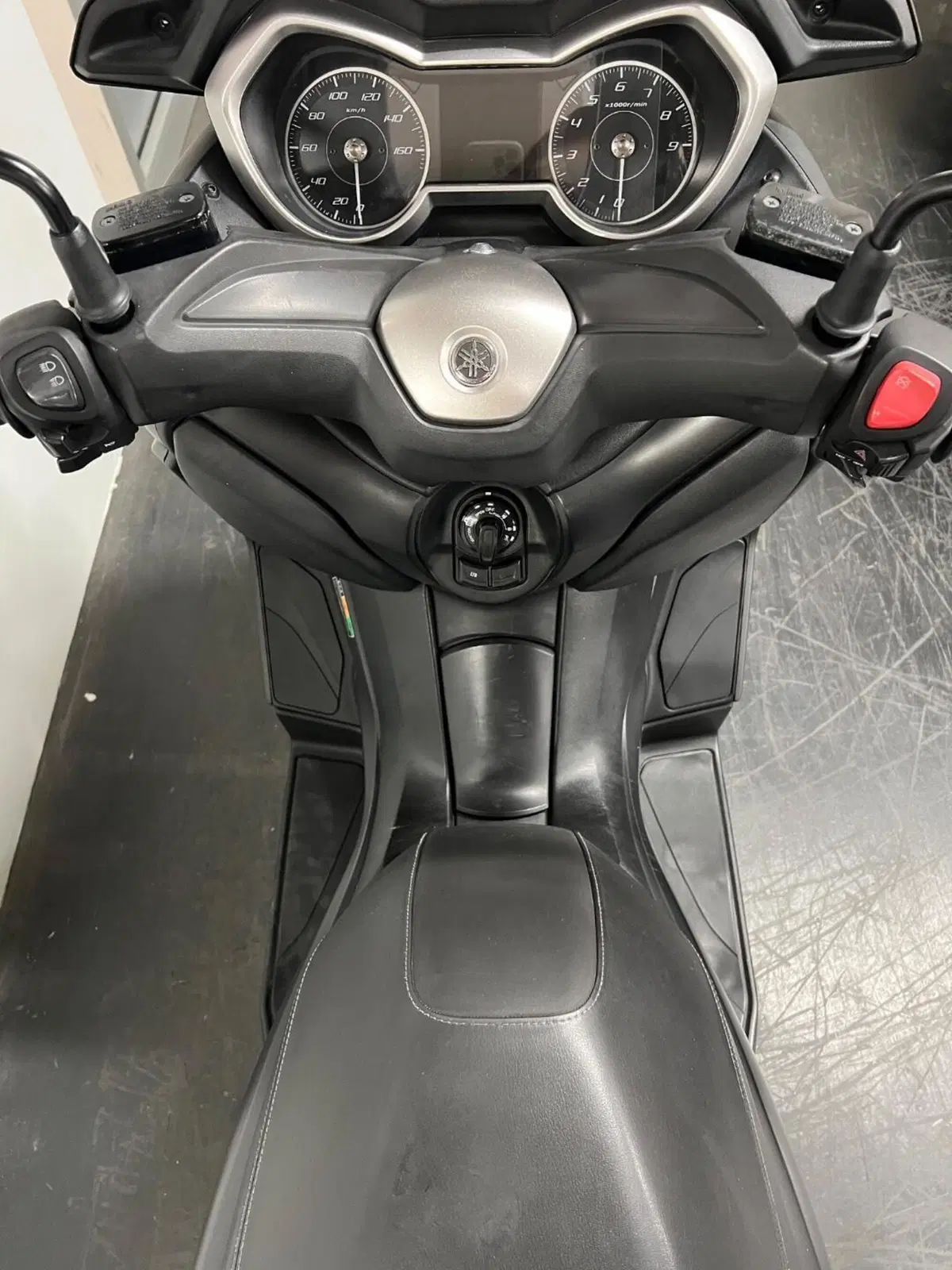 Yamaha X-Max 300 ABS (2017 - 20) (8)