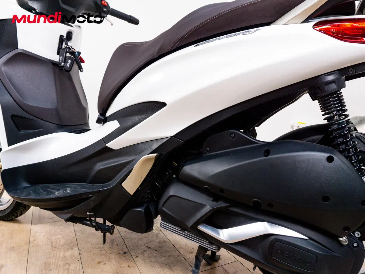 Piaggio Beverly 300 Hpe (2021) (10)